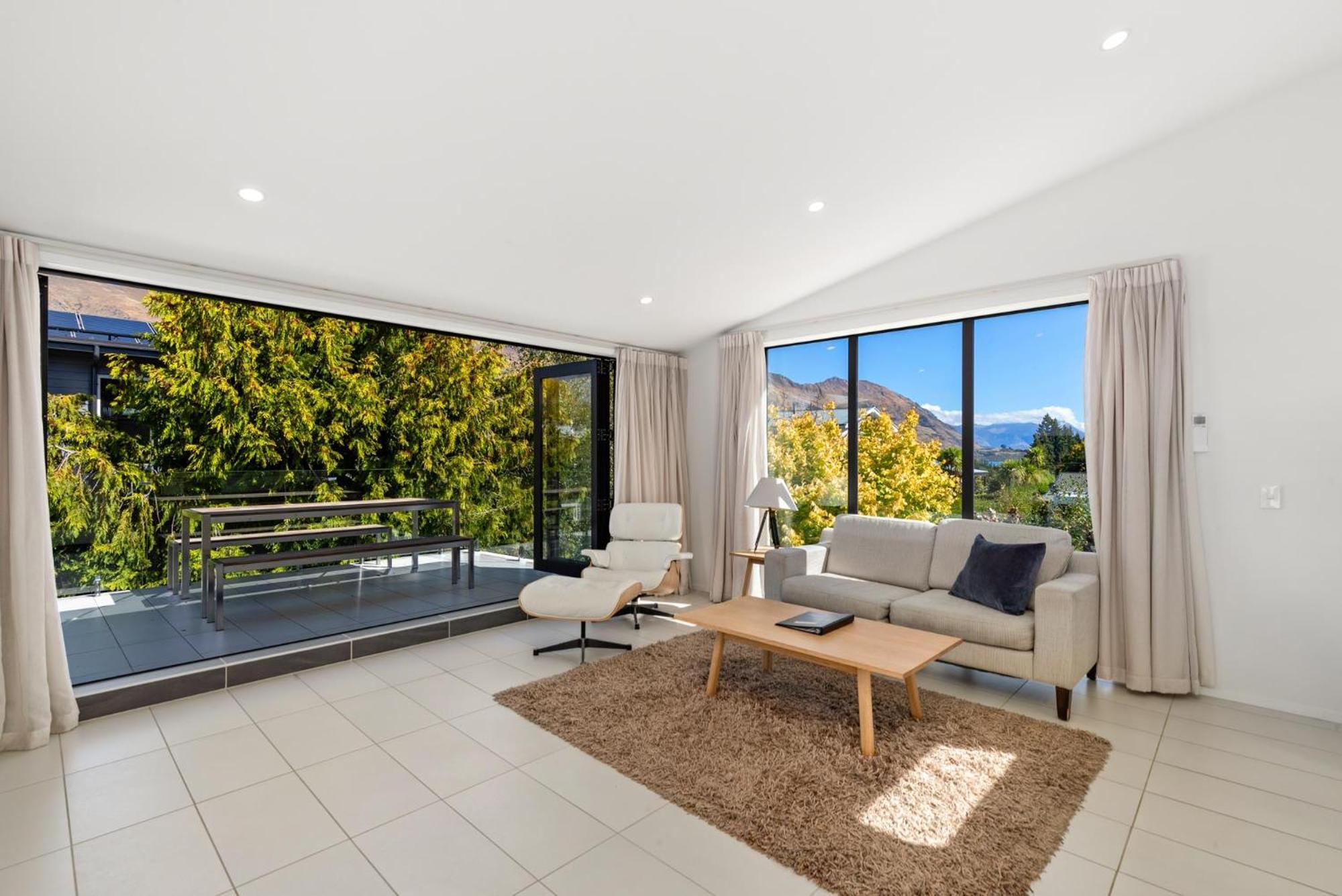 Tenby Apartments Wanaka Exterior photo