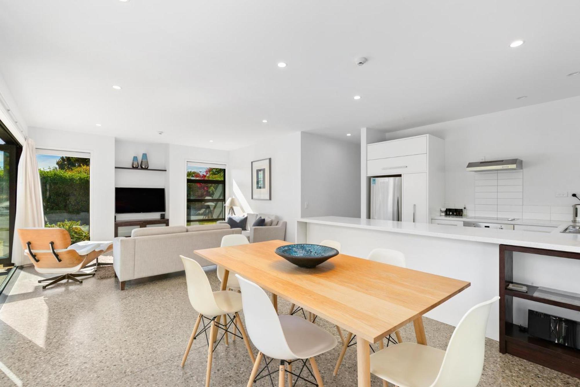 Tenby Apartments Wanaka Exterior photo